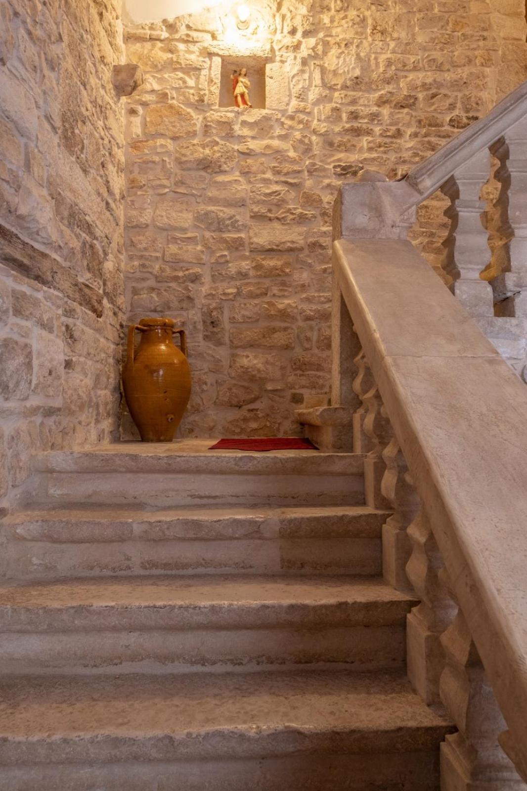 Palazzo Rizzi Dimora Dei Templari Hotel Bitetto Exterior photo