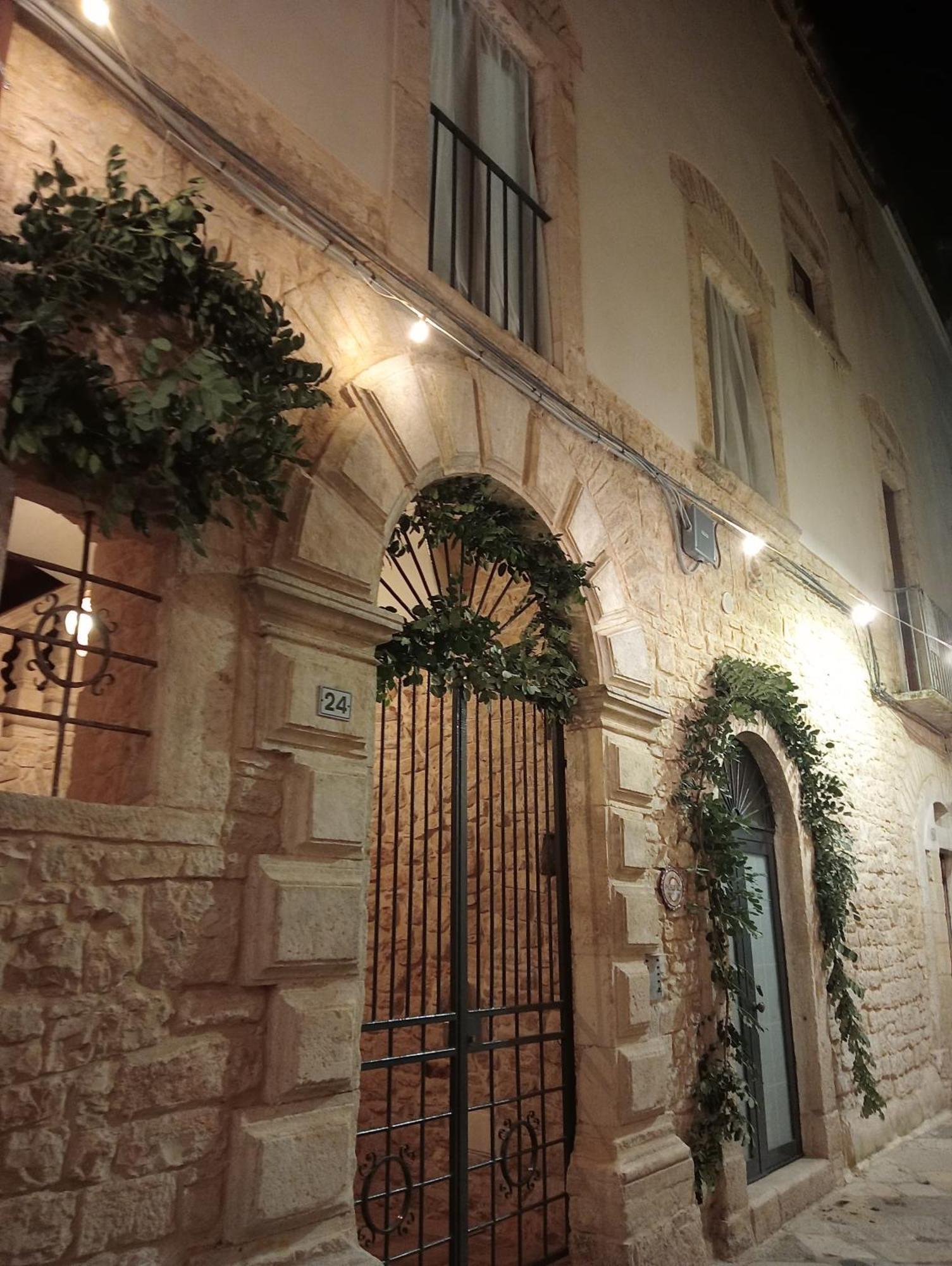 Palazzo Rizzi Dimora Dei Templari Hotel Bitetto Exterior photo